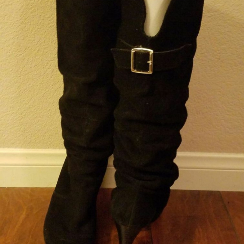 Ladies Size 10 tall suede boot